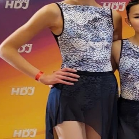 Eleve Zhen Feathers Louise Leotard - Picture 4 of 7